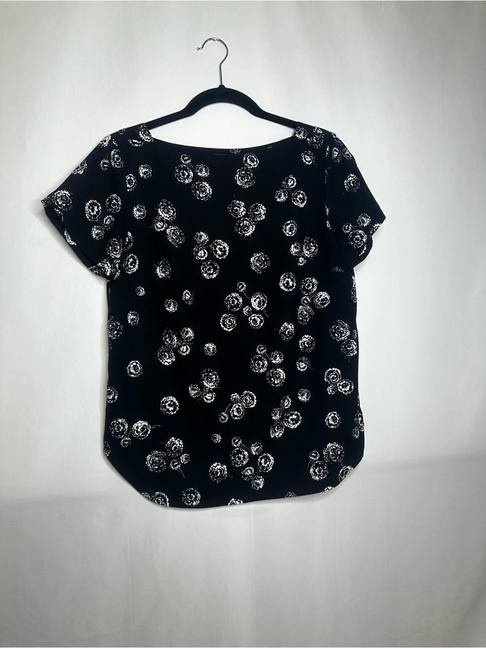 Ann Taylor Black Floral Print Short Sleeve Blouse